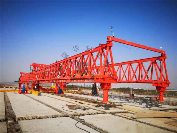 贵州盛华集团丨五峰山大桥项目180T架桥机