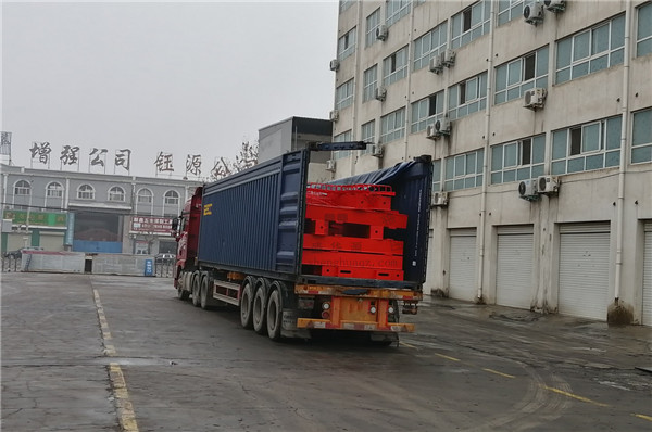 盛华集团丨贵州600T活腹杆架桥机出口