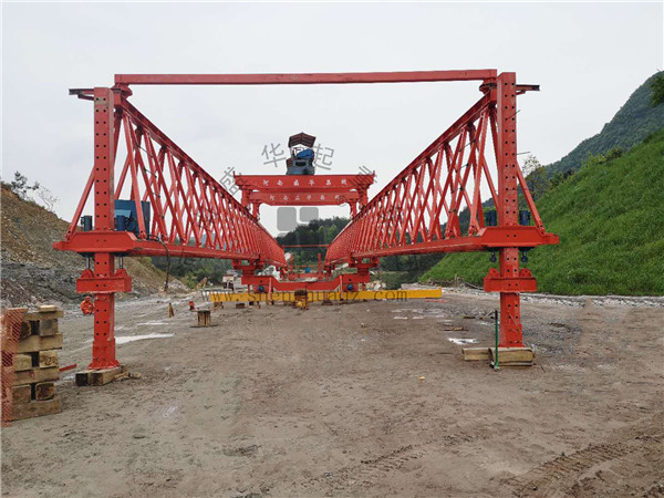 盛华集团丨180T自平衡式活腹杆贵州架桥机已成功试吊首片梁